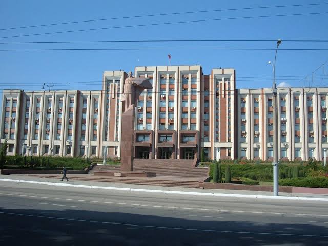 Tiraspolul anunță introducerea ecusoanelor cu „drapelul” regiunii transnistrene pe uniforma pacificatorilor