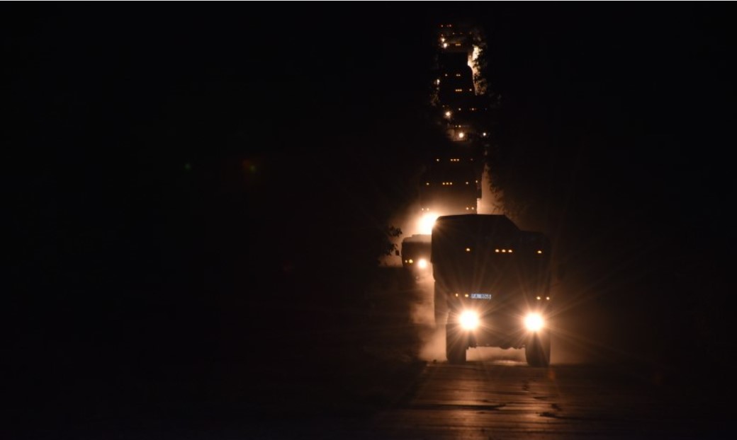 Coloane de tehnică militară pe drumurile din R. Moldova. Ministerul Apărării îndeamnă cetățenii să nu cadă pradă manipulărilor