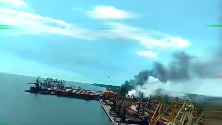 VIDEO // Ucraina anunță că a paralizat un port strategic folosit de Rusia pentru aprovizionarea frontului