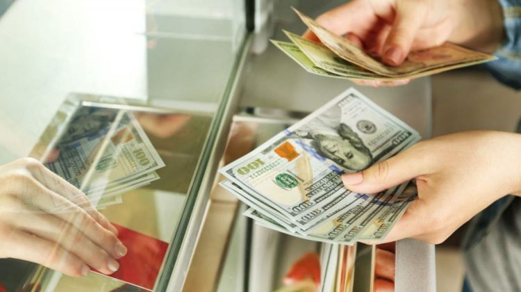 BNM: Transferurile de bani din diaspora, în creștere, după doi ani de scădere