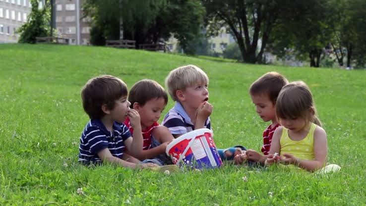 Peste 80% dintre copiii din R. Moldova sunt expuși la multiple riscuri climatice, raport UNICEF