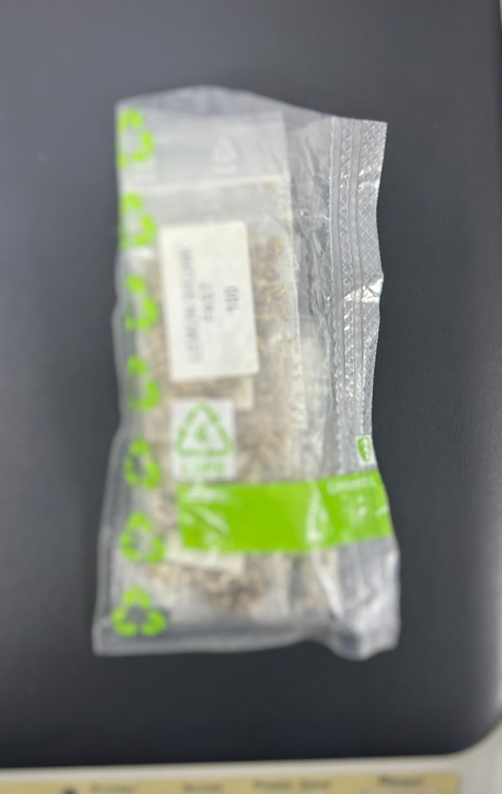 Peste 1 kg de marijuana, depistată de vameșii de la Leușeni într-un autocar venit din Spania. Două persoane, reținute