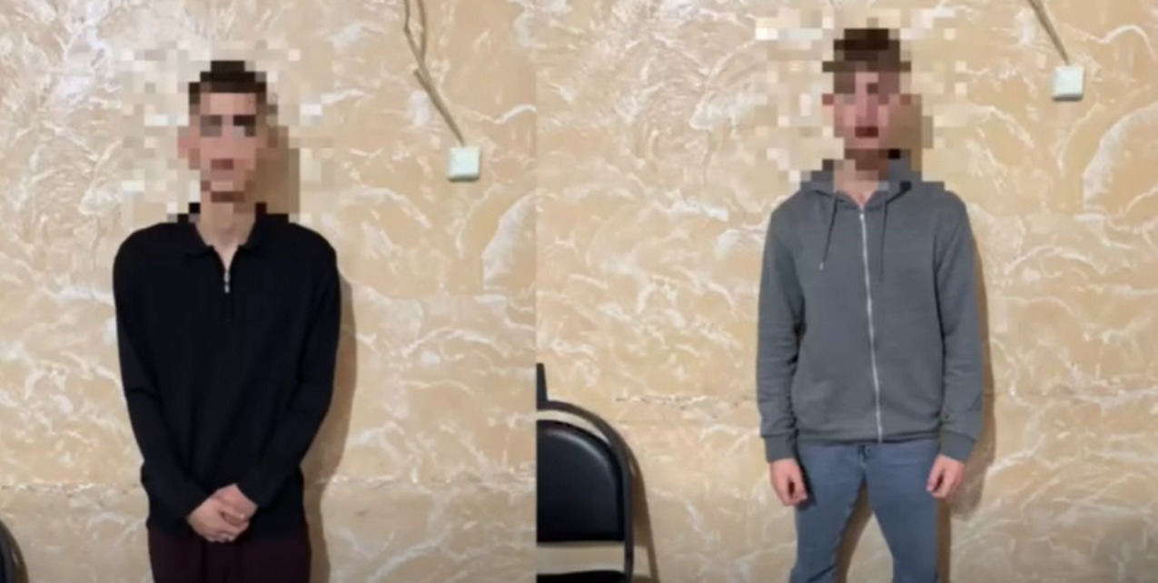 VIDEO // Au convins o tânără să ia un credit de 390 de mii de lei. Doi suspecți, reținuți în flagrant