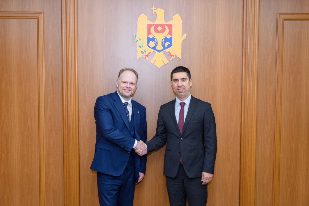 Cooperarea dintre R. Moldova și NATO, discutată de Mihai Popșoi și Kevin Hamilton
