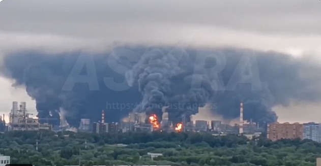 VIDEO // Moscova a fost ţinta celui mai amplu atac cu drone ucrainene din ultimii ani; aproape 200 de drone au fost doborâte, iar o rafinărie a fost lovită
