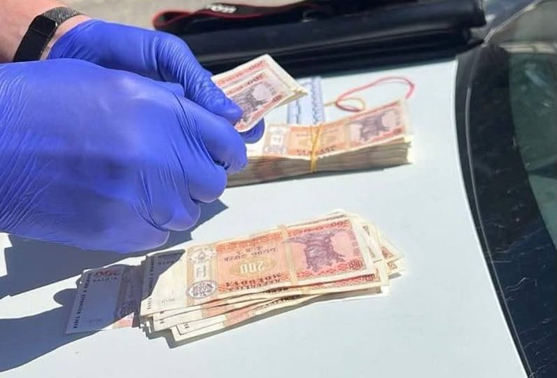 A propus unui polițist o mită de 40 de mii de lei. Un bărbat, cercetat penal