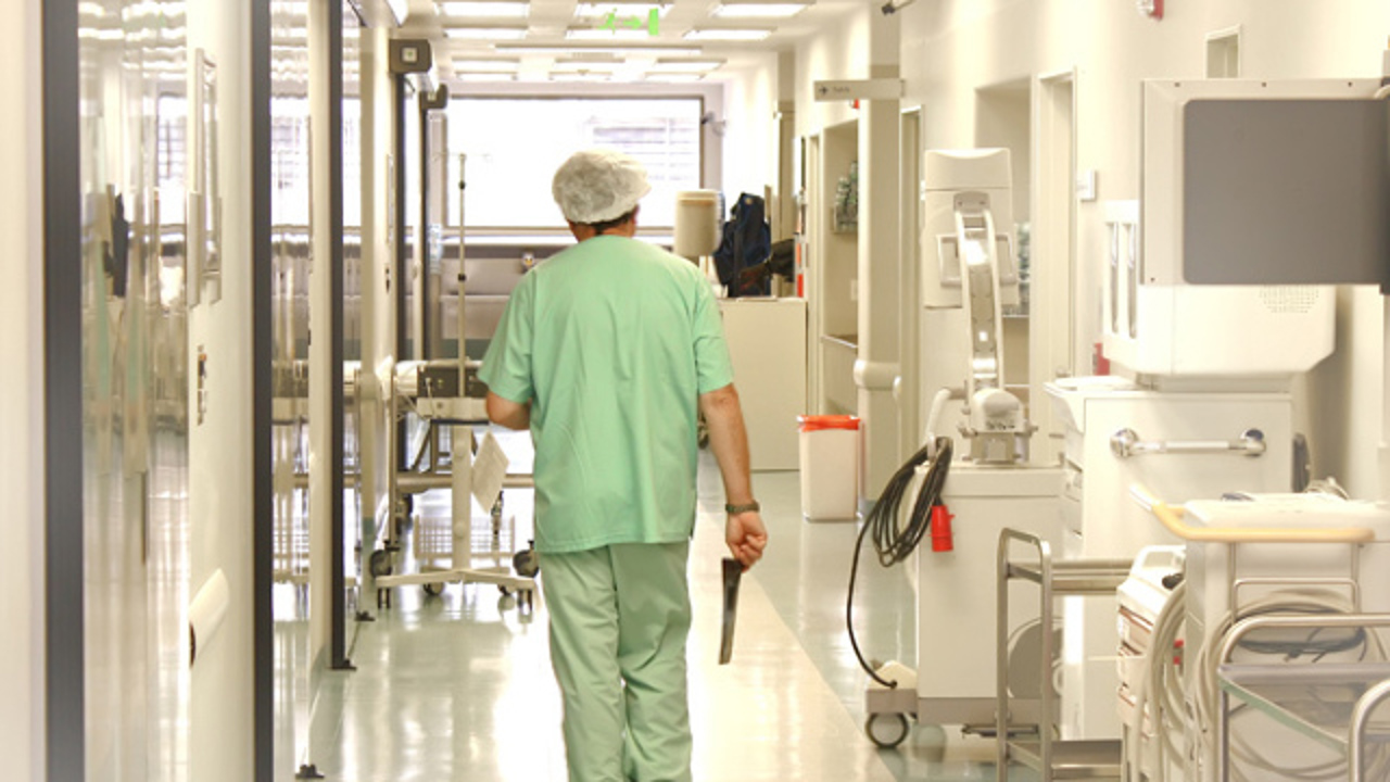 Liste electronice de așteptare pentru operațiile de cataractă și protezare în Chișinău și Bălți