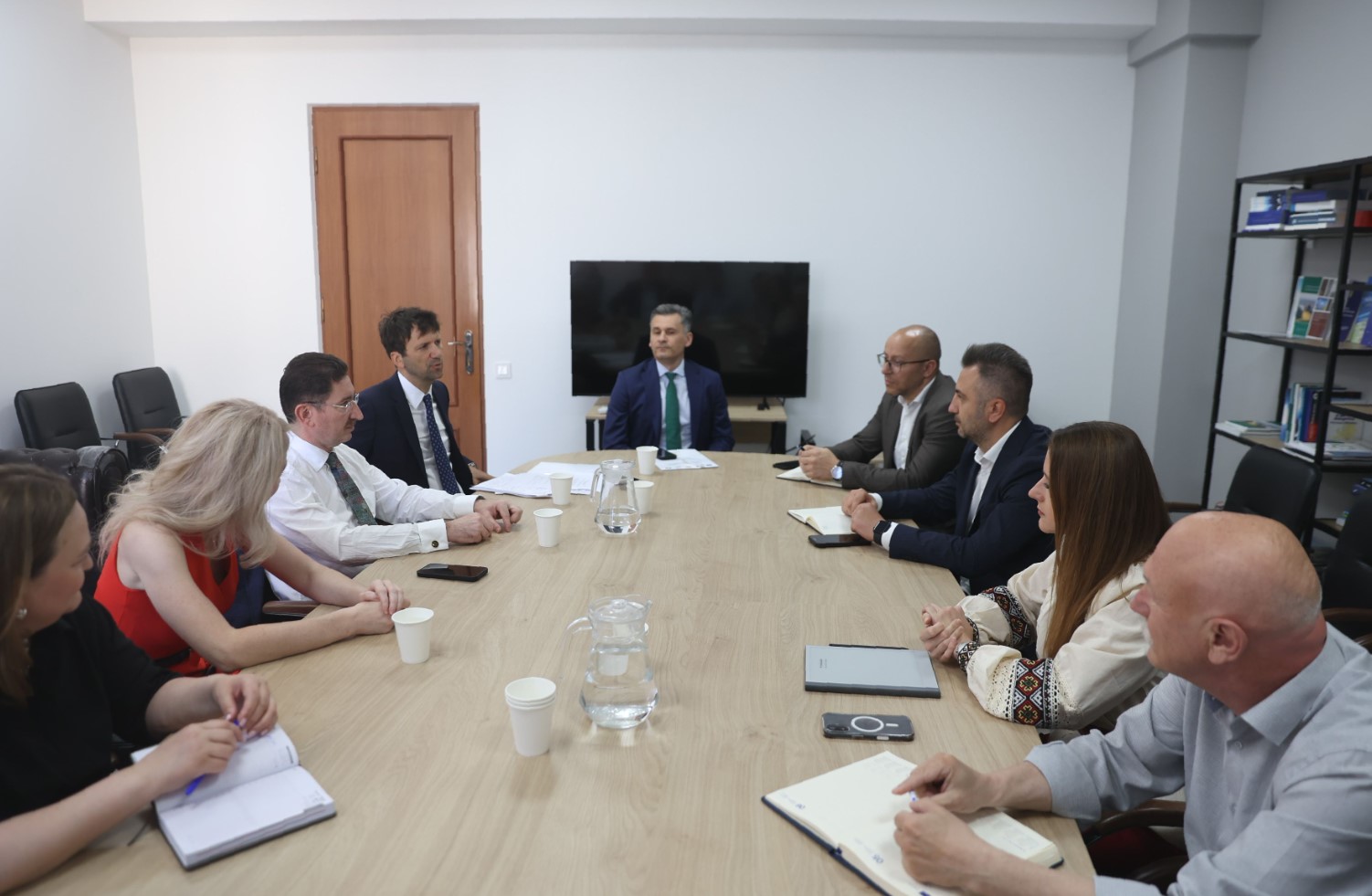 Mecanisme de sprijin pentru investițiile în stocarea energiei, discutate de oficialii din R. Moldova și România