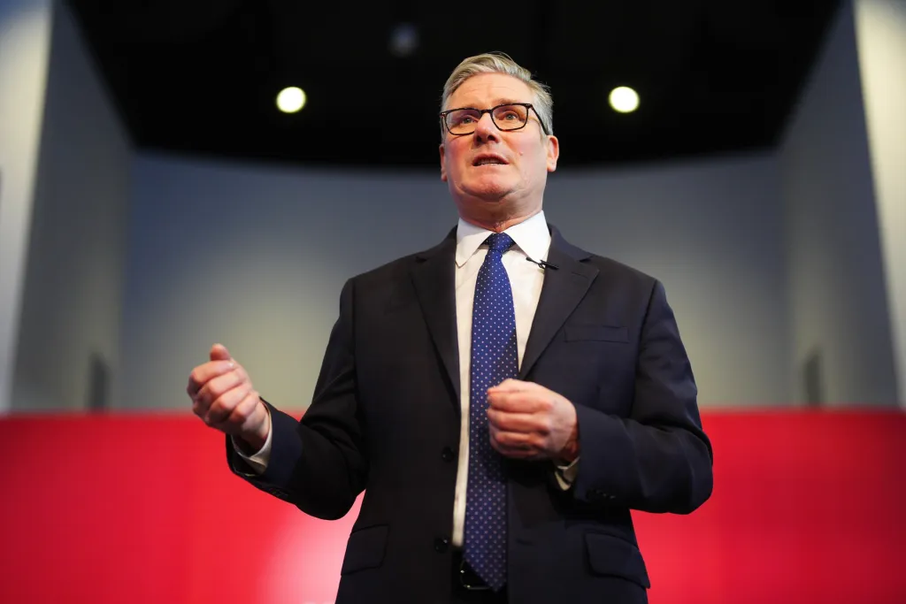 Premierul britanic Keir Starmer e așteptat să demisioneze luni