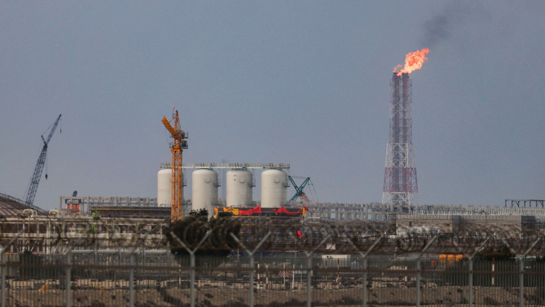 Explozie la un centru de gaze naturale lichefiate din Qatar: peste 70 de răniţi şi dispăruţi