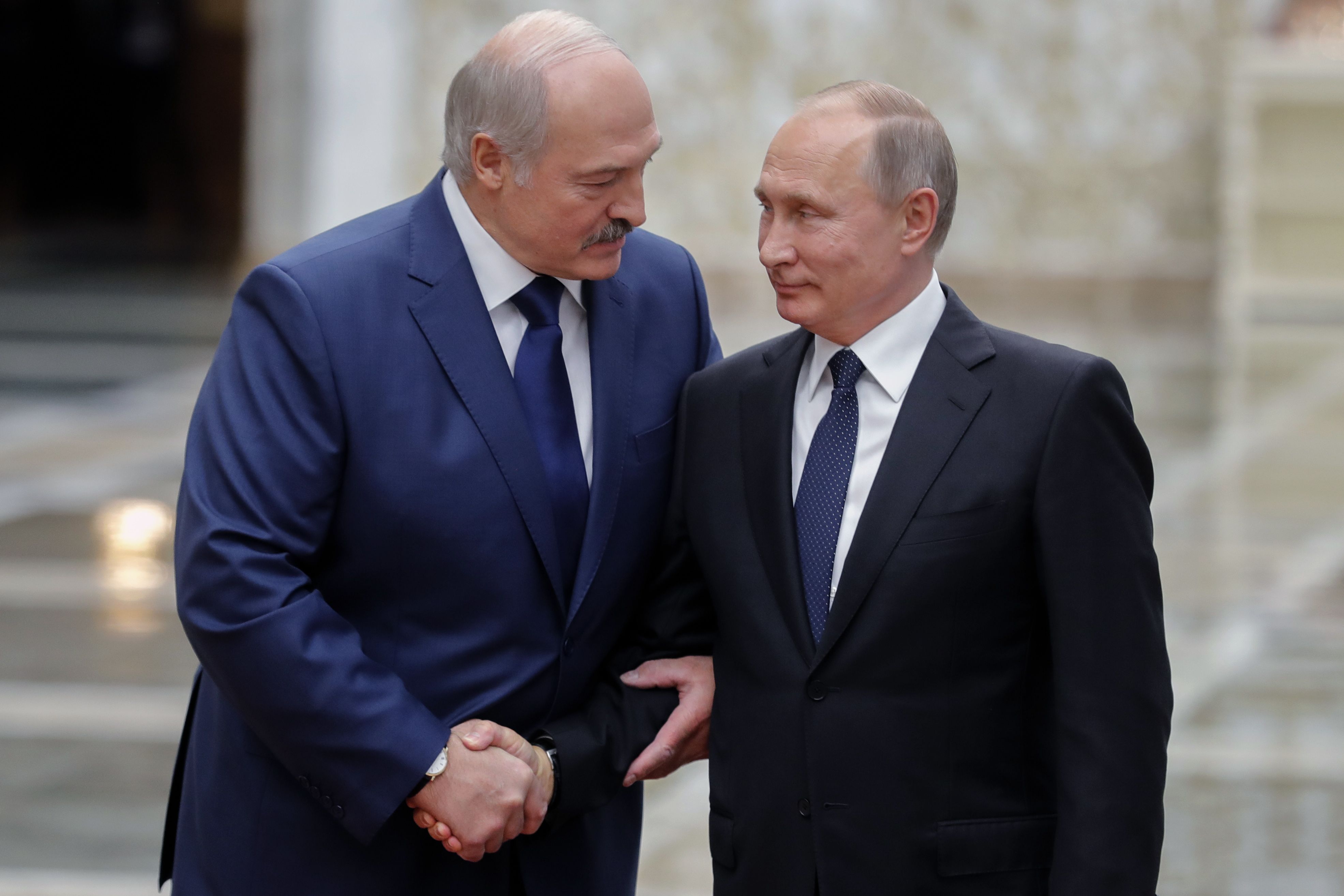 Kremlinul anunţă că Putin şi Lukaşenko vor discuta ultimatumul lui Zelenski adresat Belarusului