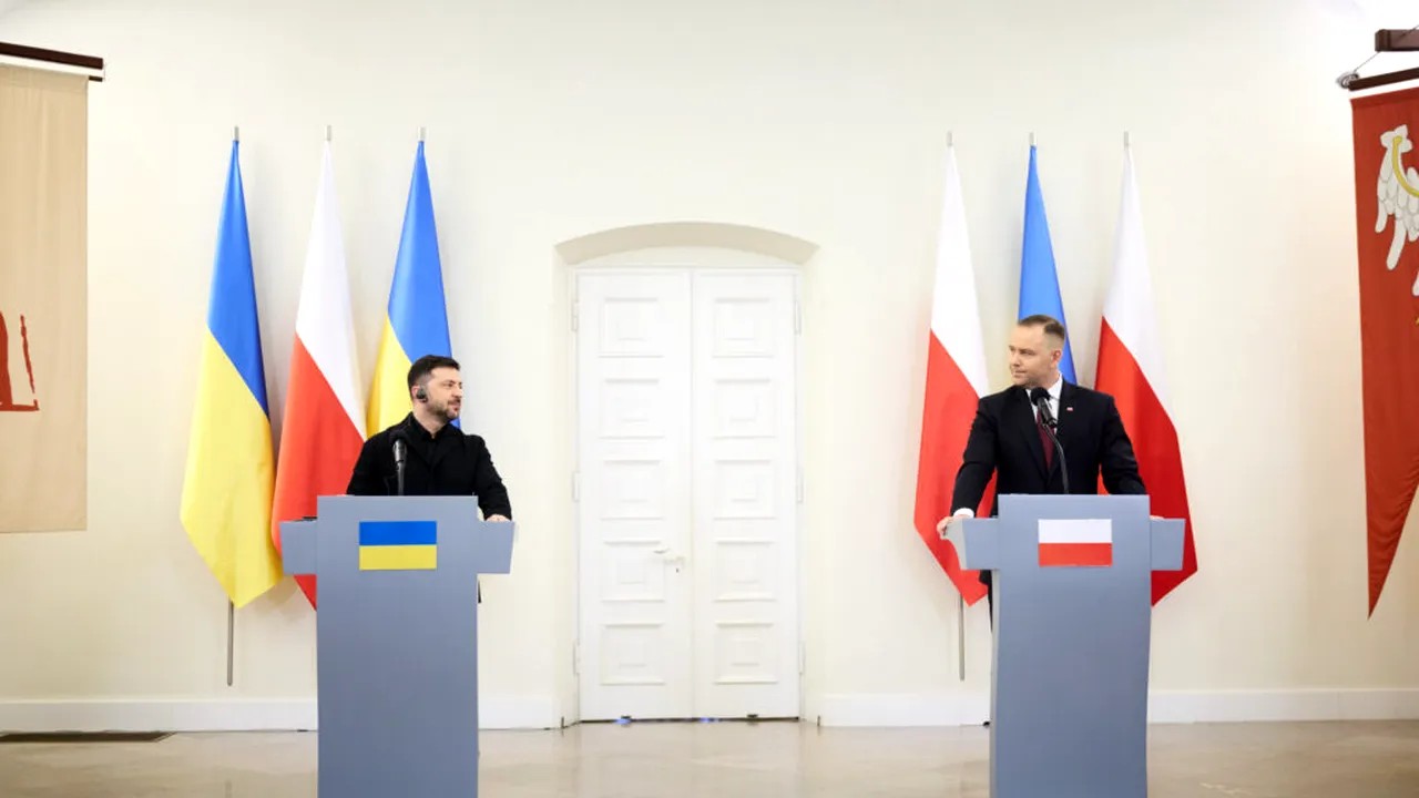 Tensiunile Varșovia – Kiev se accentuează: Volodimir Zelenski boicotează Conferința pentru Reconstrucția Ucrainei din Polonia