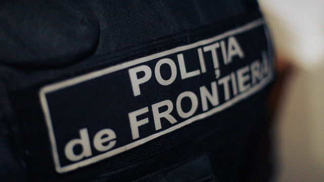 VIDEO // Prins în flagrant în timp ce prelua un ucrainean intrat ilegal în R. Moldova. Migrantul ar fi plătit 10 mii de dolari