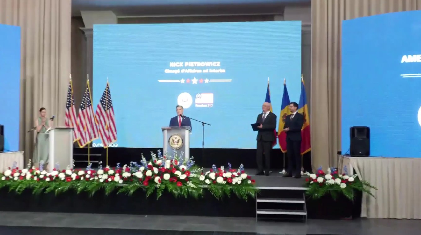 Ambasada SUA a marcat 250 de ani de la independența Statelor Unite. Nick Pietrowicz: „Statele Unite au contribuit cu aproape 3 miliarde de dolari la dezvoltarea Republicii Moldova”