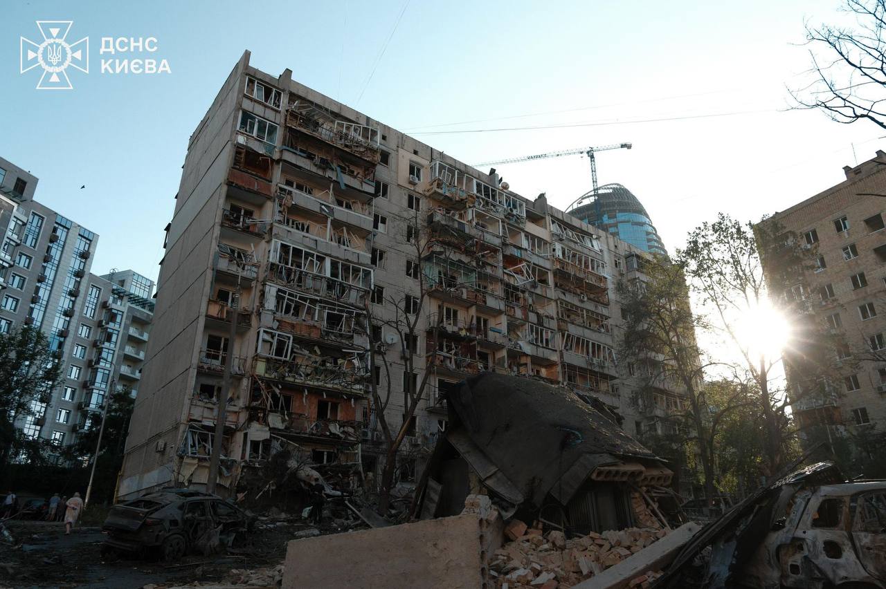 Atac masiv în Kiev după alerta lui Zelenski: Un hotel și mai multe blocuri, în flăcări. Bilanțul victimelor, în creștere