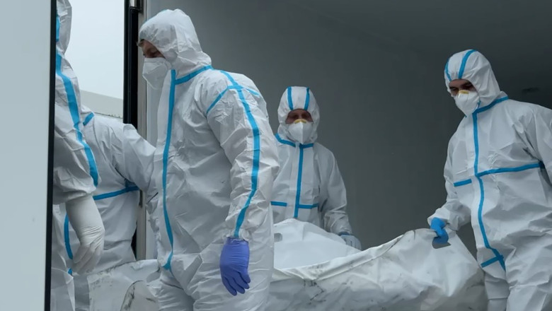 Rusia introduce „în mod repetat” grenade sau alte obiecte explozive în cadavrele soldaților ucraineni repatriați