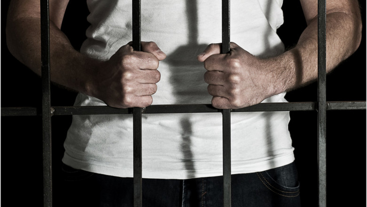 A omorât cu bestialitate o minoră de 16 ani și a fugit din R. Moldova cu acte false. Un bărbat, condamnat după aproape trei decenii