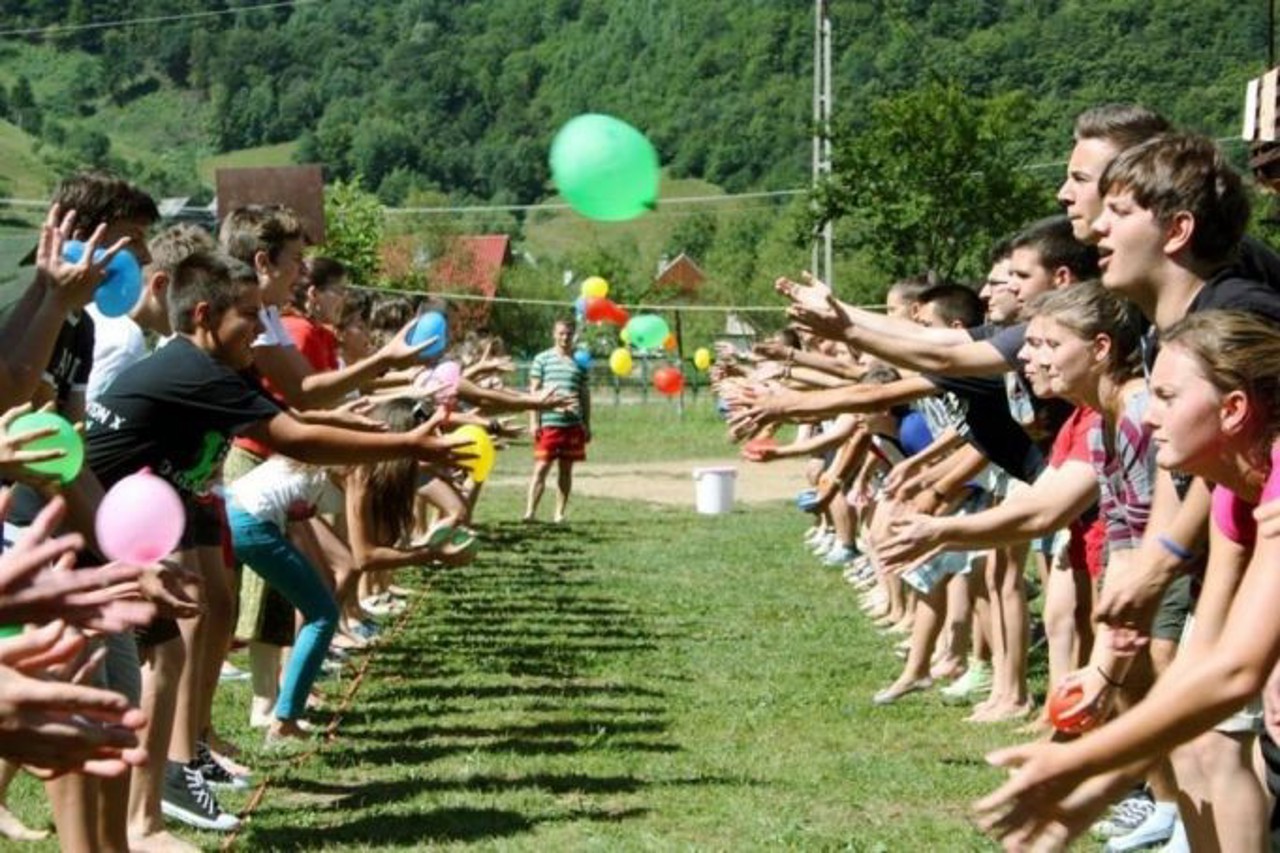 Aproape 9 mii de elevi au participat la programele municipale de odihnă