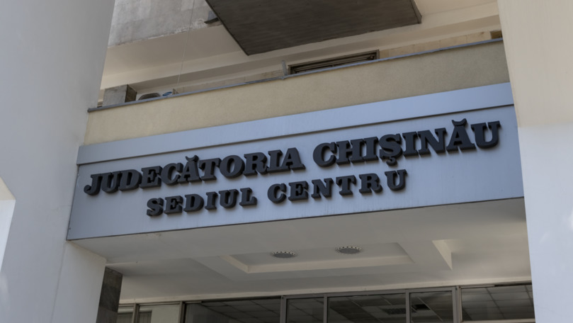 Percheziții la Judecătoria Chișinău într-un dosar de corupție