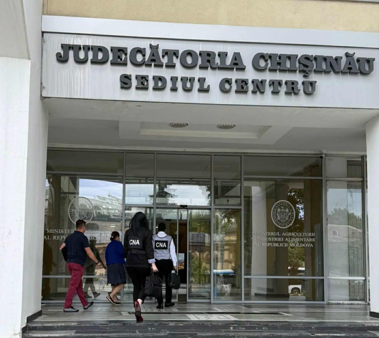 Reacția Judecătoriei Chișinău după perchezițiile CNA la sediul Centru