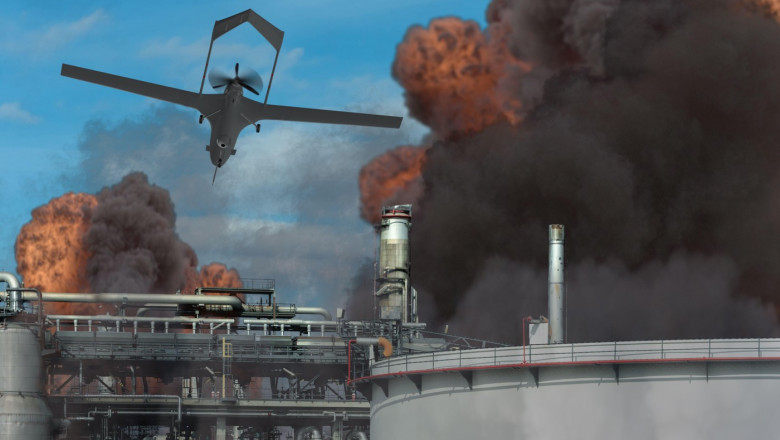 VIDEO // O rafinărie Gazprom e în flăcări, după un atac al dronelor ucrainene, la 1.400 de kilometri de linia frontului ucrainean