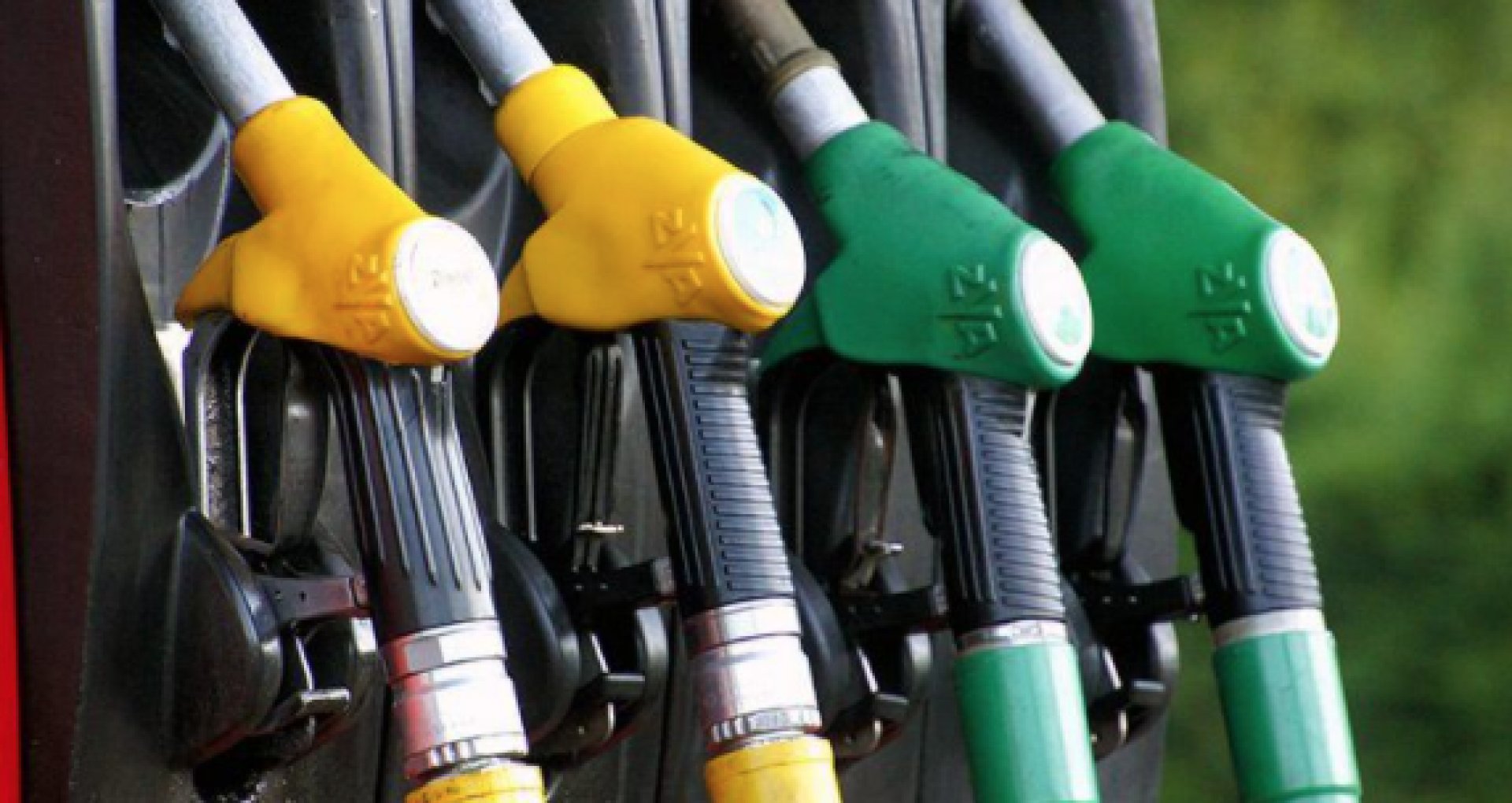 Motorina se scumpește cu 39 de bani, iar benzina va costa cu 10 bani mai mult