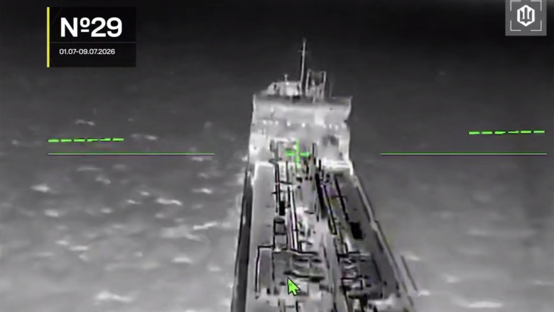 De ce ard petrolierele rusești în Marea Azov și ce încearcă Ucraina să obțină