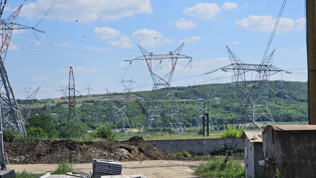 Primii 100 de kilometri ai Liniei electrice Vulcănești-Chișinău au fost puși sub tensiune