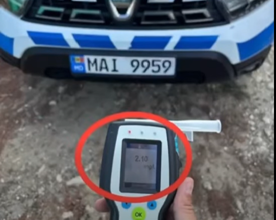 VIDEO // A fost prins beat criță la ghidonul unui motocultor. Un bărbat de 44 de ani, reținut de polițiști