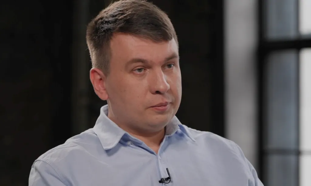 Bloggerul rus care a devenit viral cu manifestul „Cinci motive pentru care nu-l mai susțin pe Putin” a fost reținut de poliție