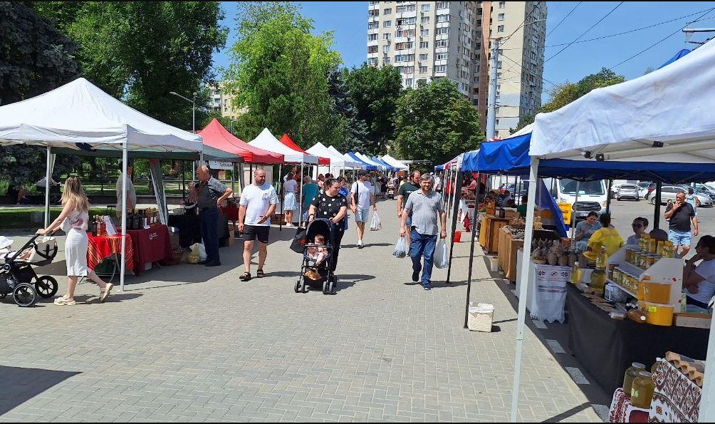 Chișinăul găzduiește în acest weekend târguri și iarmaroace cu produse autohtone în toate sectoarele capitalei