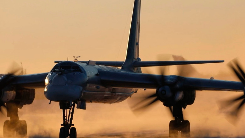 VIDEO // Imaginile din satelit confirmă distrugerea unui bombardier rus Tu-95 în urma unui atac ucrainean