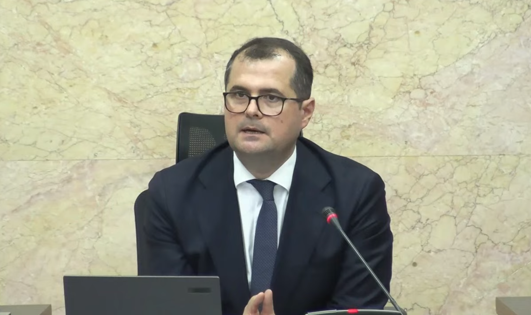 Tofan ”pornește drujba” pentru optimizarea aparatului de stat. Ministerele au termen până pe 22 septembrie să propună reduceri de cheltuieli