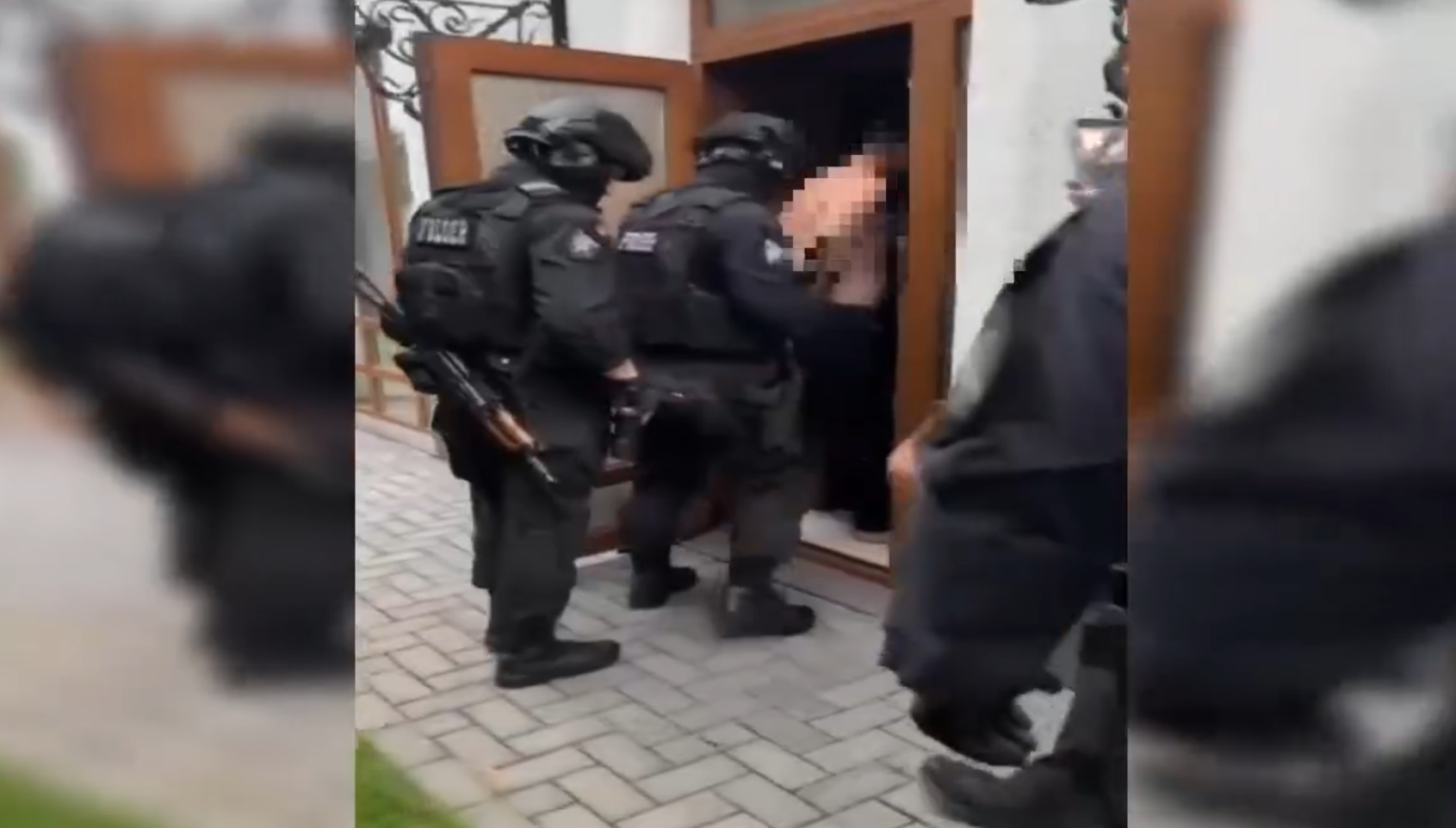 VIDEO // Prejudicii de peste 3 milioane de lei într-o presupusă schemă imobiliară. Un bărbat, arestat