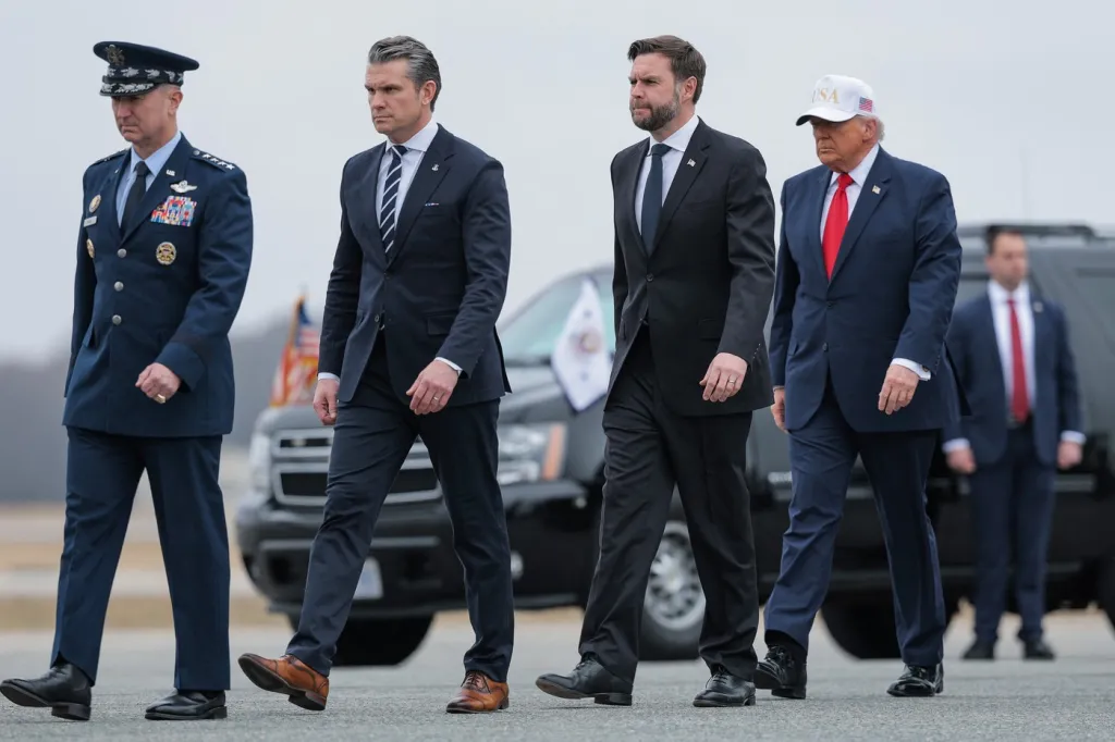 De ce au suspendat SUA atacurile din Iran? Avertismentul primit de Trump de la JD Vance și șeful armatei