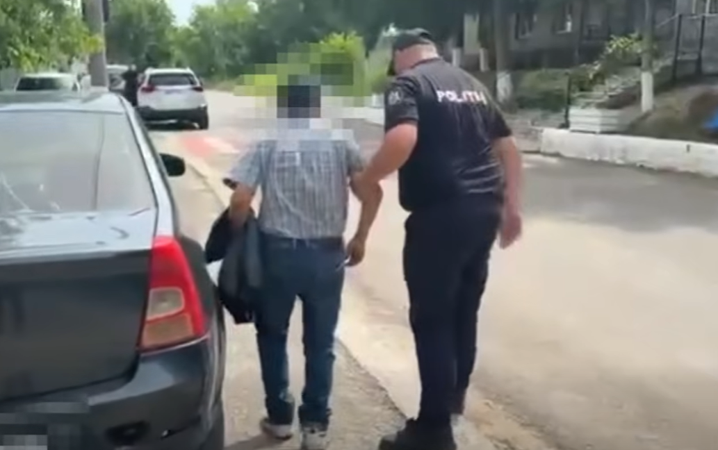 VIDEO // Ar fi agresat sexual cel puțin doi minori. Un bărbat din raionul Șoldănești, cercetat pentru pedofilie