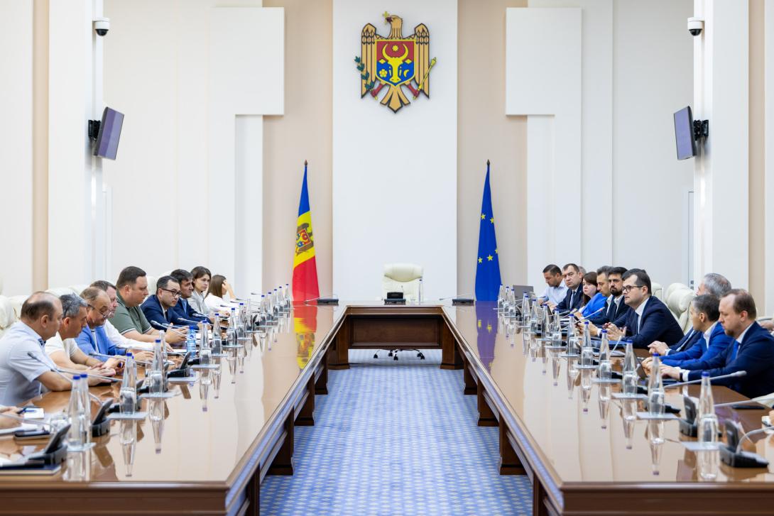 Vasile Tofan, întrevedere cu importatorii de carburanți: Prioritatea este să menținem alimentarea stabilă cu combustibil la un preț corect
