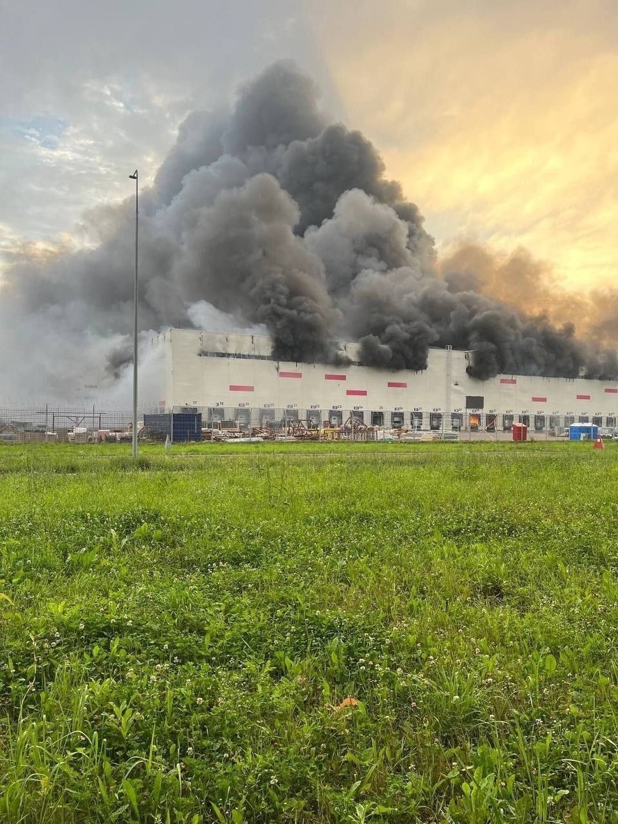 VIDEO // Incendiu la instalaţii industriale din oraşul rus Riazan, în urma unui atac cu drone