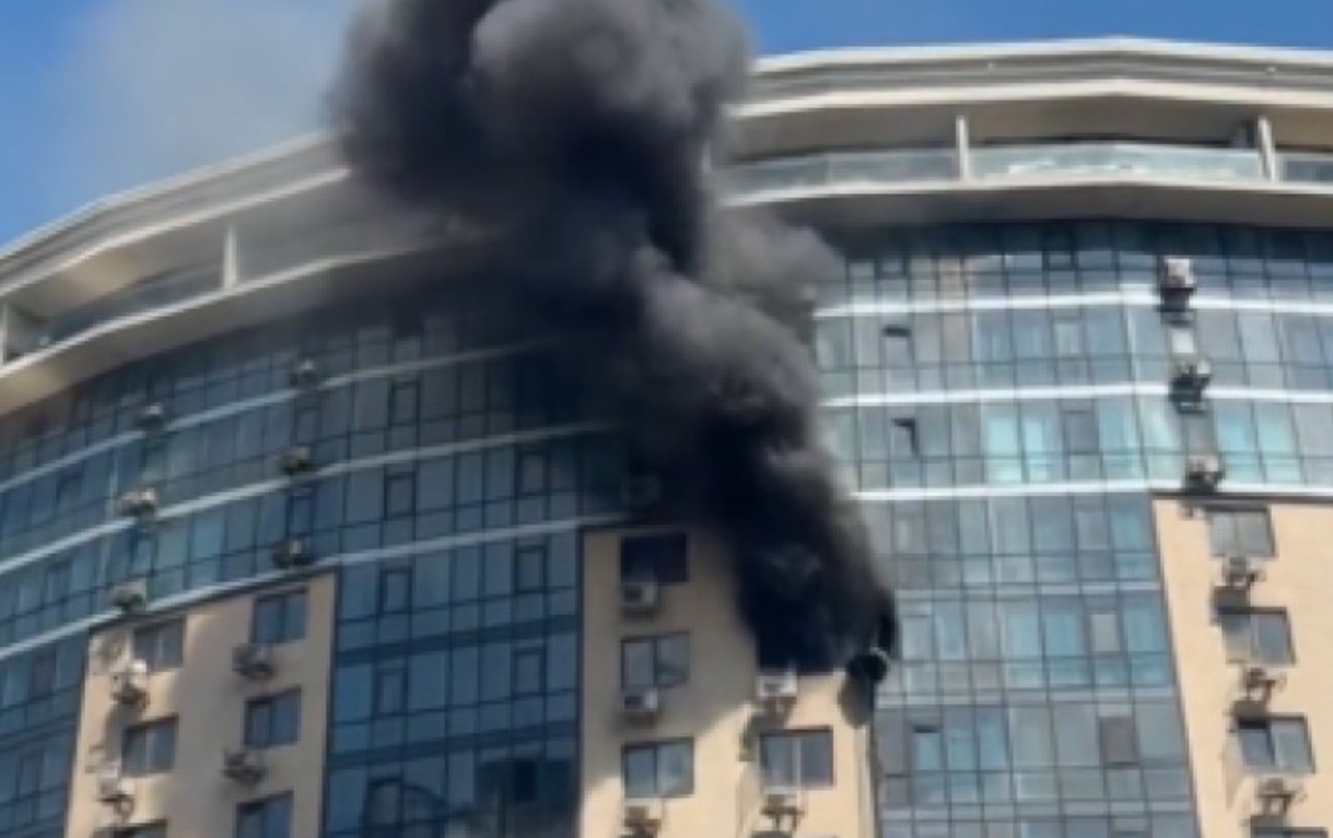 VIDEO // Rușii au atacat cu drone zone rezidențiale din Odesa, provocând victime și pagube materiale