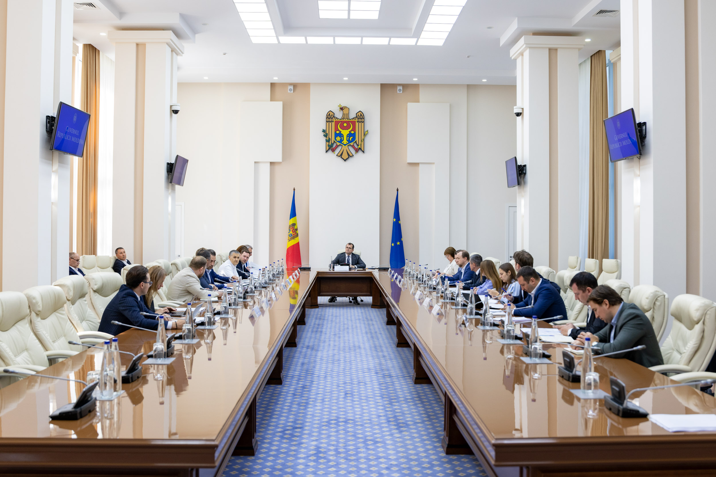 Guvernul introduce restricții la consumul de energie și apă pe fondul crizei energetice și al scăderii nivelului Nistrului