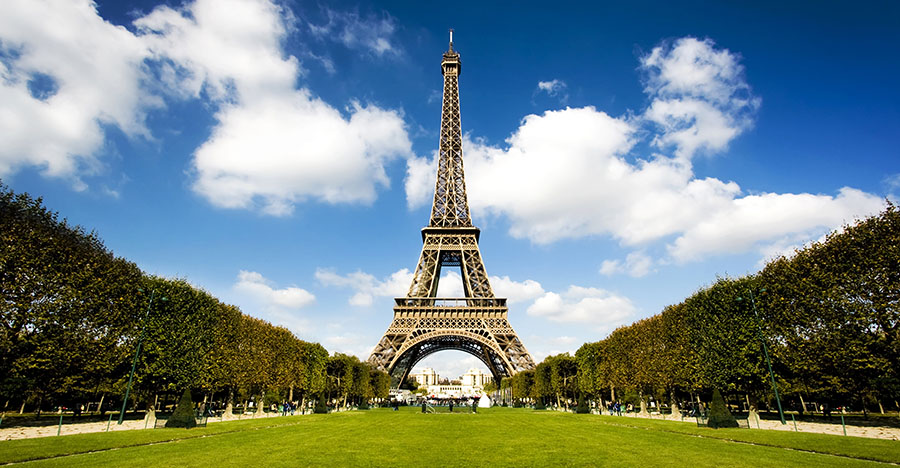 Turnul Eiffel ar putea fi iluminat în culorile drapelului R. Moldova. Apelul ambasadoarei Bălteanu către oamenii de afaceri