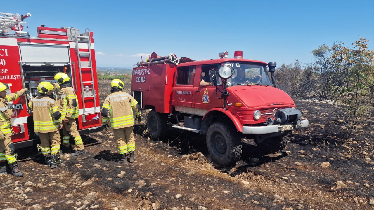 FOTO // Pompierii moldoveni, în ajutorul colegilor greci. Peste 7 ore de lupte cu flăcările și mai multe focare lichidate