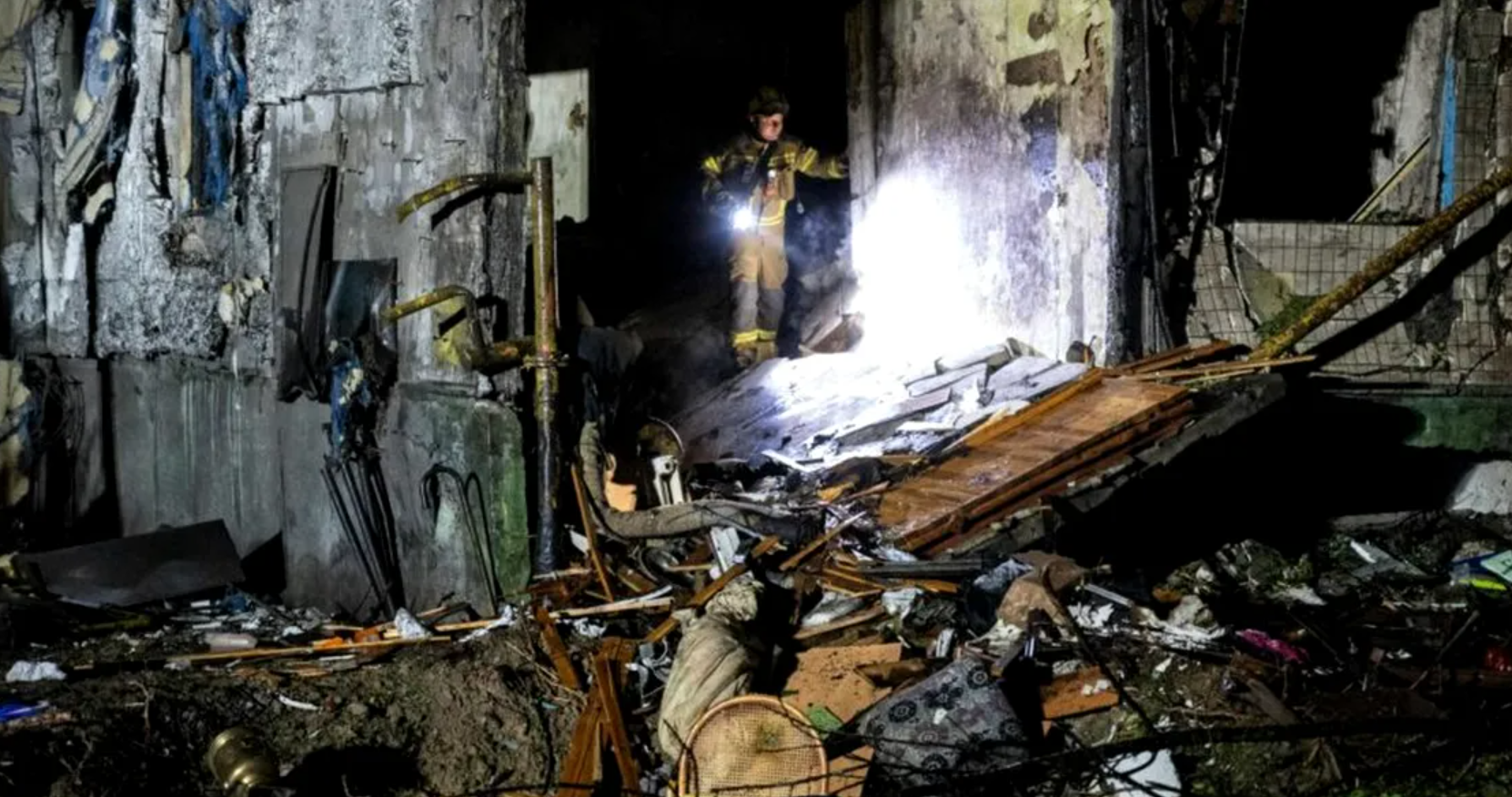 Bilanțul atacului asupra Kievului crește: 15 morți, 51 de răniți și operațiuni de salvare în desfășurare