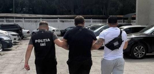VIDEO // Un ucrainean, reținut pentru escrocherii telefonice în R. Moldova. Acum riscă ani grei de închisoare