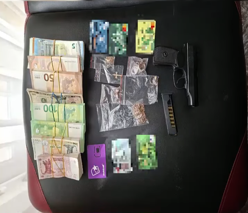 VIDEO // O pensionară a pierdut peste 277 mii de lei după o investiție falsă online. Un individ din capitală, cercetat