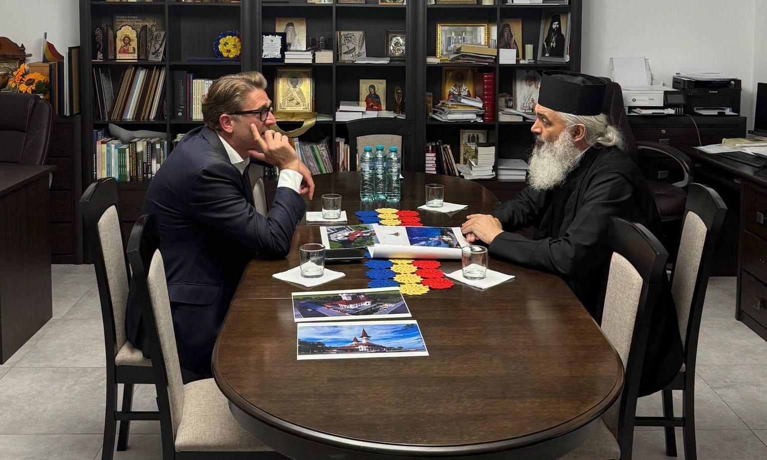 FOTO // Ambasadorul României, întrevedere cu Mitropolitul Basarabiei: Am apreciat implicarea pentru propășirea tradițiilor și identității comune românești