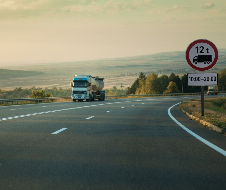 Restricții de circulație pentru vehiculele de mare tonaj în perioada de caniculă