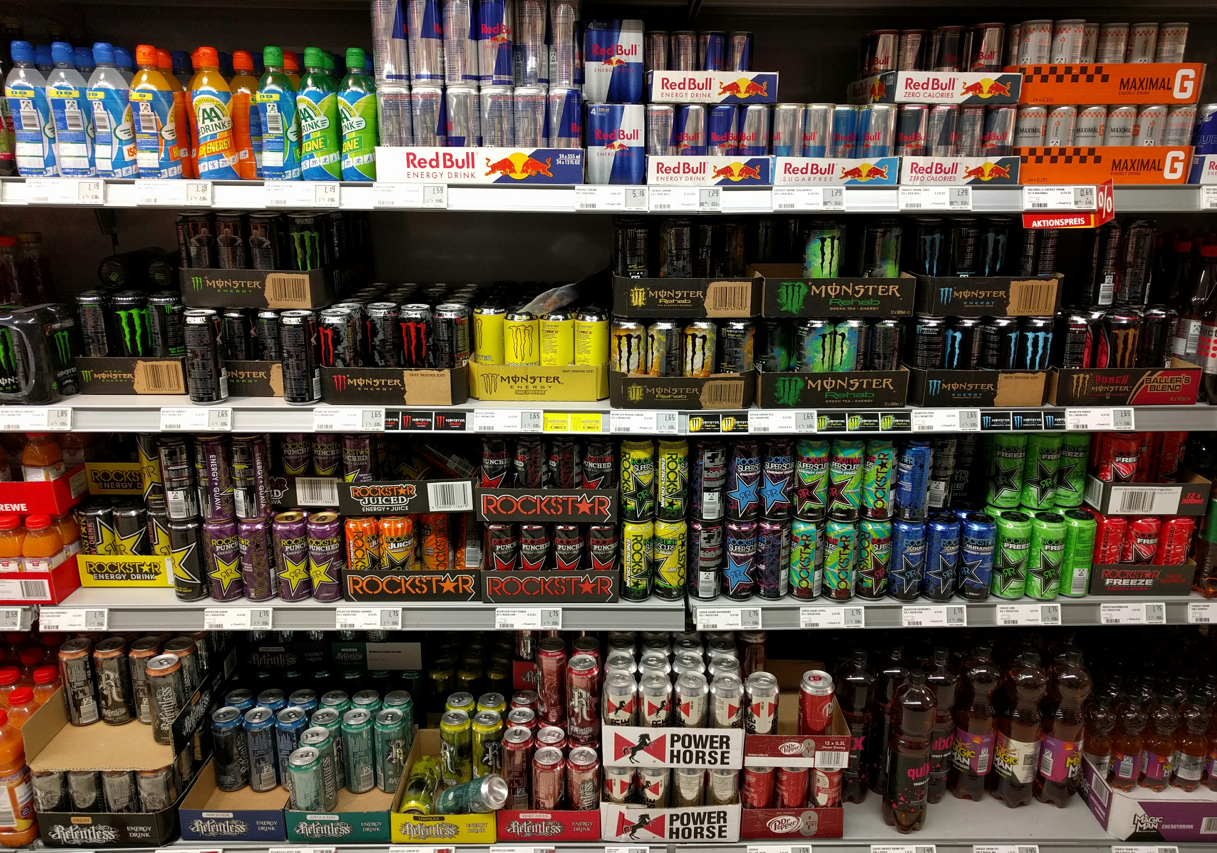 În premieră, băuturile cu zahăr și energizantele vor fi taxate în Moldova. Accize noi și pentru vaping și artificii