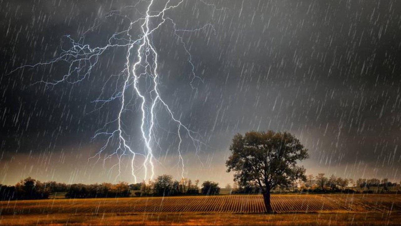 Vin furtunile! Codul galben de instabilitate atmosferică, prelungit până sâmbătă dimineață