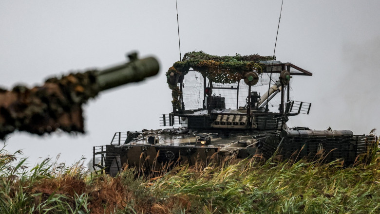 Rusia a încetat aproape complet să mai folosească tehnică militară mecanizată în atacuri. Ce se ascunde în spatele noii tactici